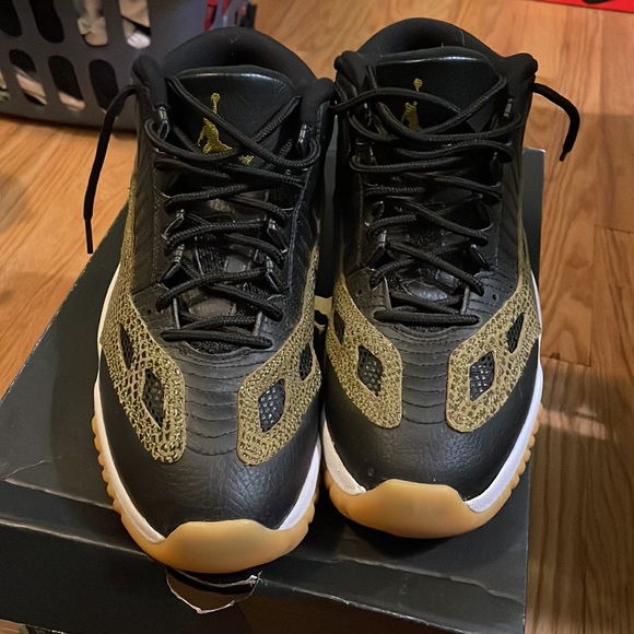 Jordan 10 international edition(IE) lows.These are EXTREMELY rare! Black and gum - Picture 2 of 8